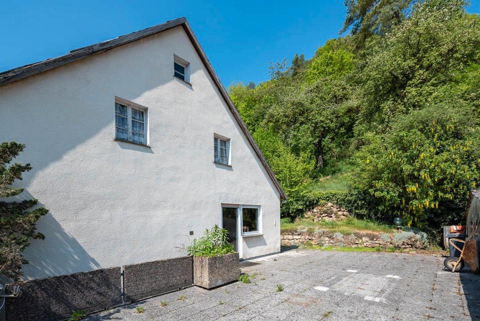 Thumbnail-Vielseitiges Mehrfamilienhaus: Großzügiges Raumangebot mit Potent