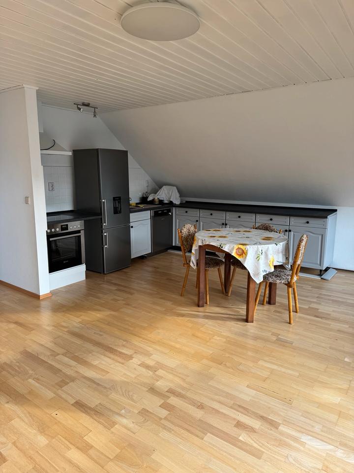 Thumbnail-Vermietung Untermiete: Wohnung mit Balkon & Garten, WG geeignet