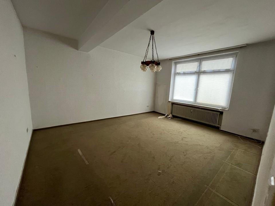 Thumbnail-3-Zimmer-Hochparterrewohnung in zentraler Lage mit Stellplatz