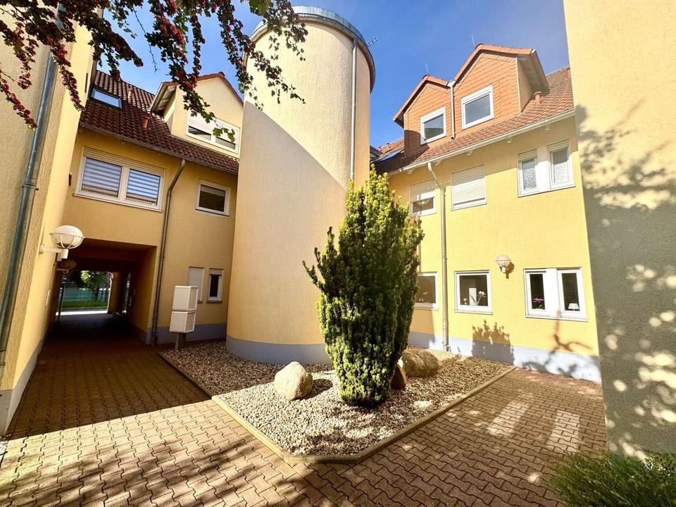 Thumbnail-attraktive 1- Raumwohnung mit Einbauküche und Stellplatz in gepflegter Lage