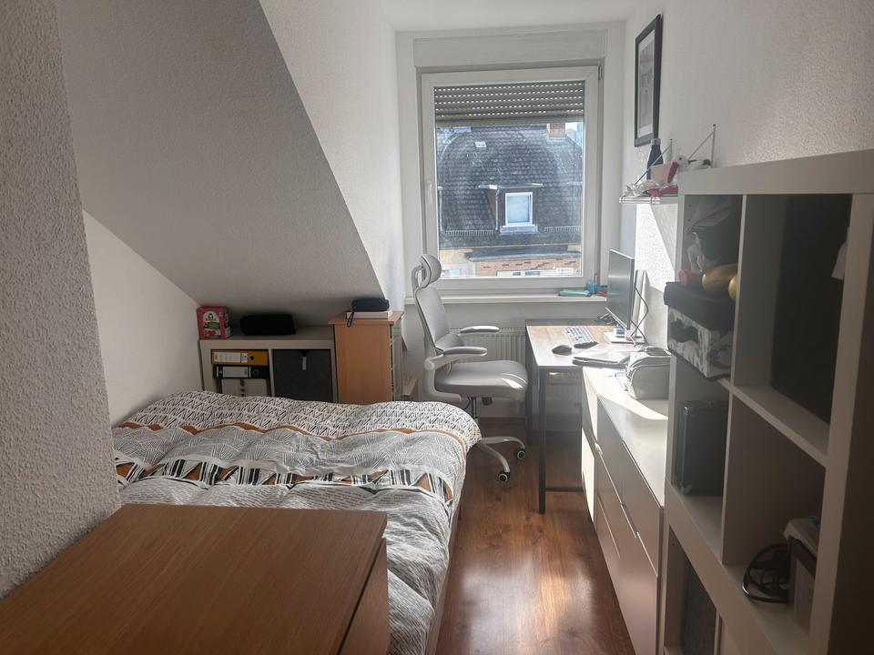 Thumbnail-Helles WG-Zimmer (12qm) in 3er WG in Frankfurt ab 12.04 frei