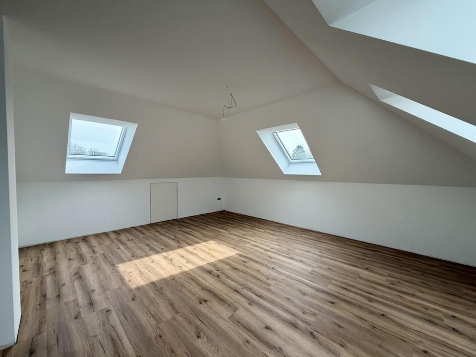 Thumbnail-Klasse Dachgeschosswohnung - Erstbezug - mit Küche