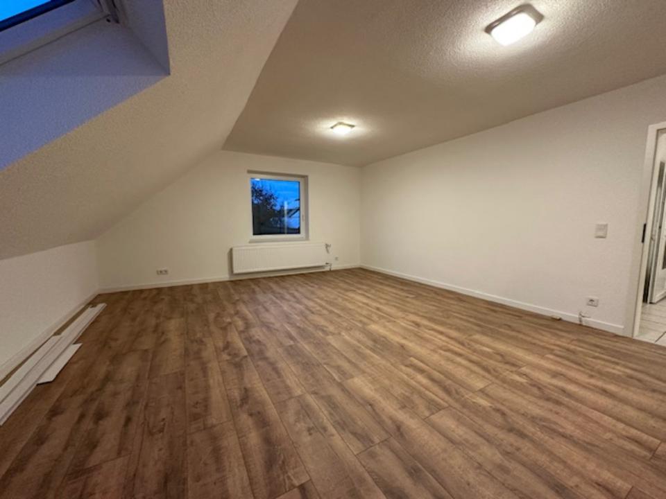 Thumbnail-Weyhausen - Modernisierte 4-Zimmer Wohnung im DG eines Zweifamilienhauses