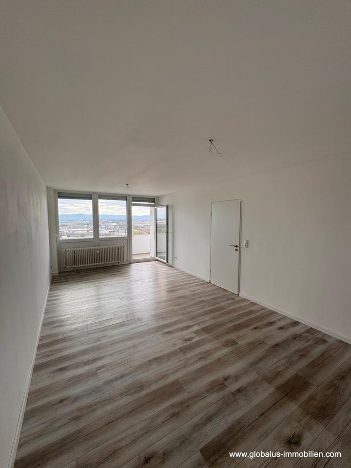 Thumbnail-Neu sanierte 3 Raumwohnung mit Balkon, und PKW-Stellplatz