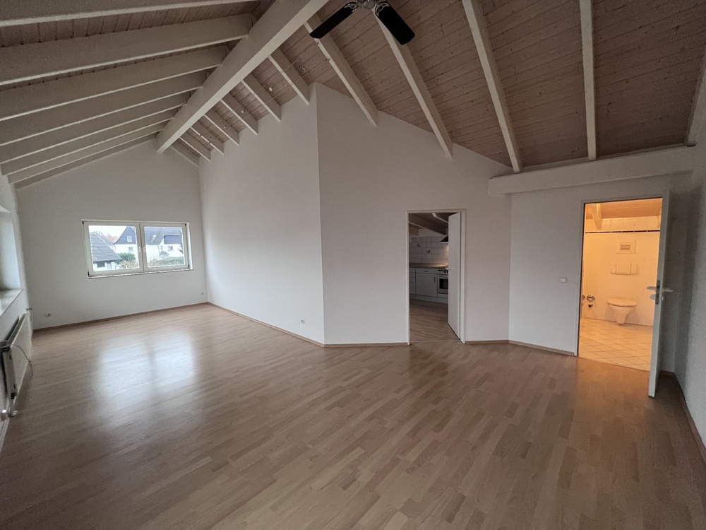 Thumbnail-2-Zimmer-Dachgeschoss-Wohnung mit hohen Decken in Oberpleis