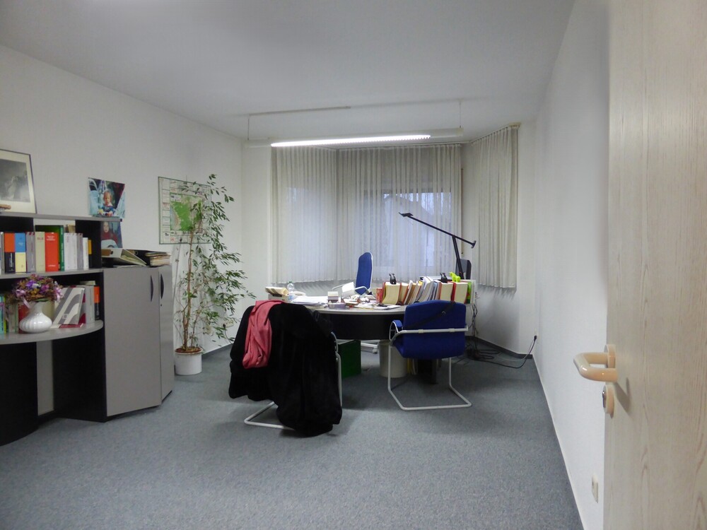 Thumbnail-69 m² Gewerbeeinheit im Erdgeschoss inkl. 2 Stellplätzen