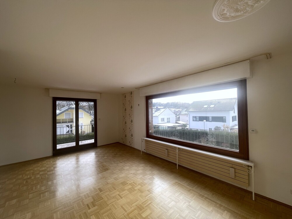 Thumbnail-Freistehendes Einfamilienhaus in ruhiger Wohnlage mit Garten und Doppelgarage