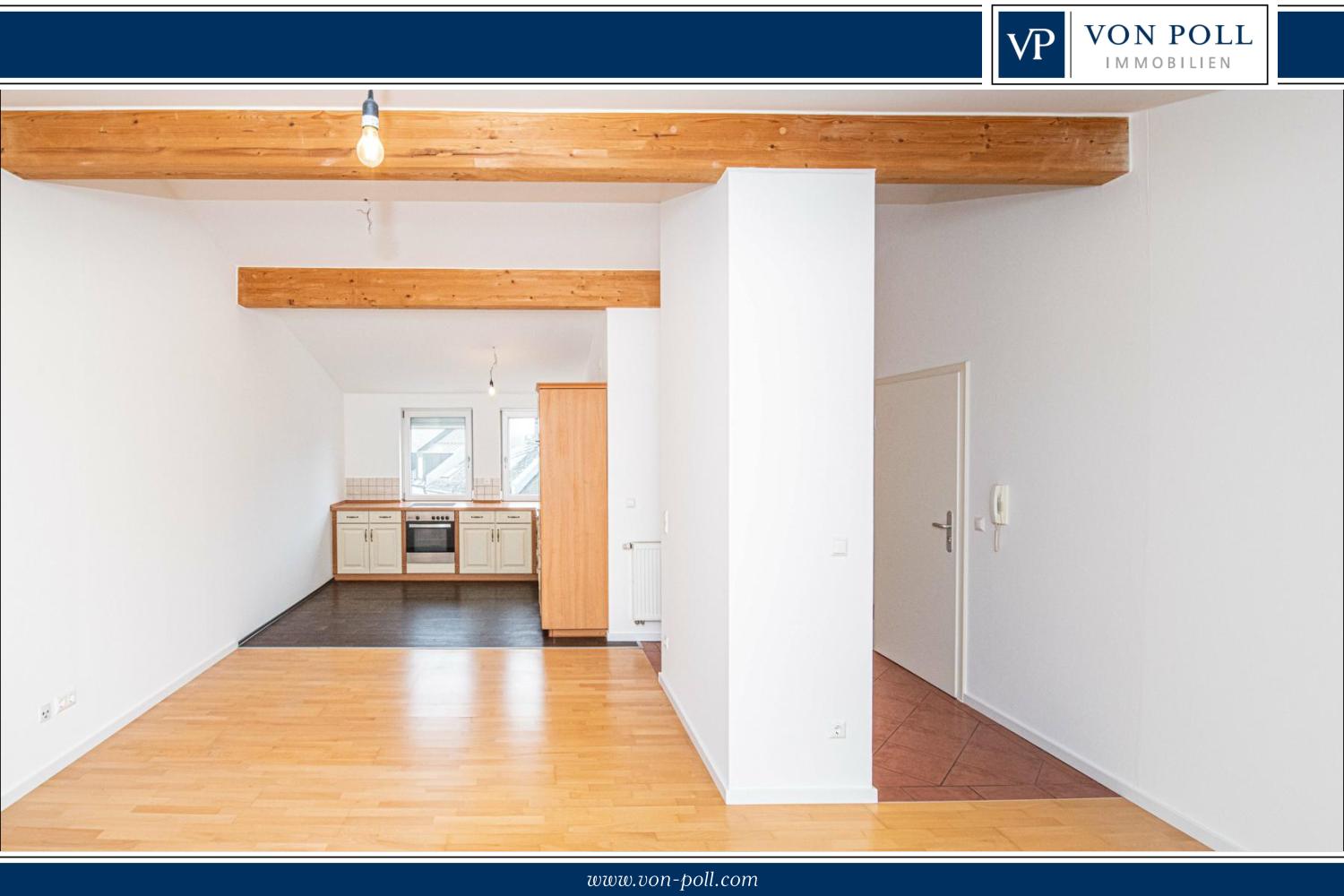 Thumbnail-Vermietung: Helle Dachgeschosswohnung mit Balkon und Wohlfühlambiente