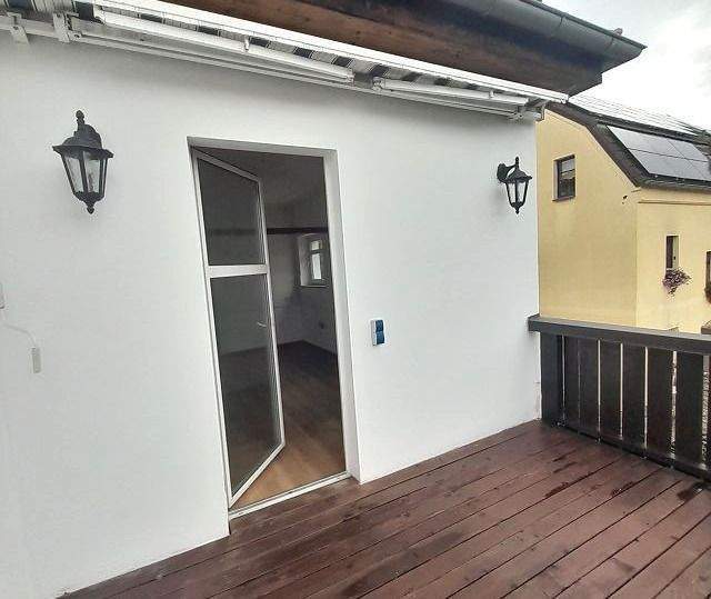 Thumbnail-Große modernisierte 4 - Zimmer Wohnung mit Balkon im Grünen und stadtnah