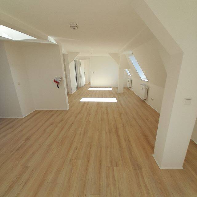 Thumbnail-Helle 3-Zi DG Wohnung mit EBK in Stadtlage