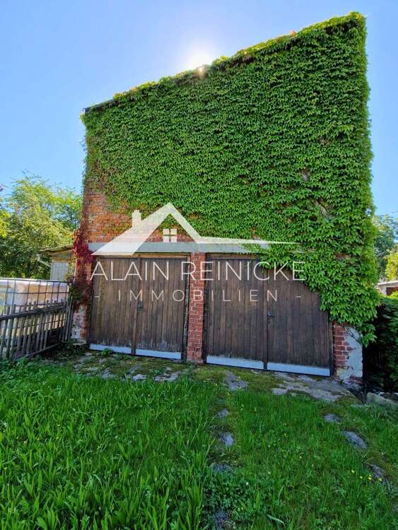 Thumbnail-Grundstück mit großer Doppelgarage & viel Stauraum