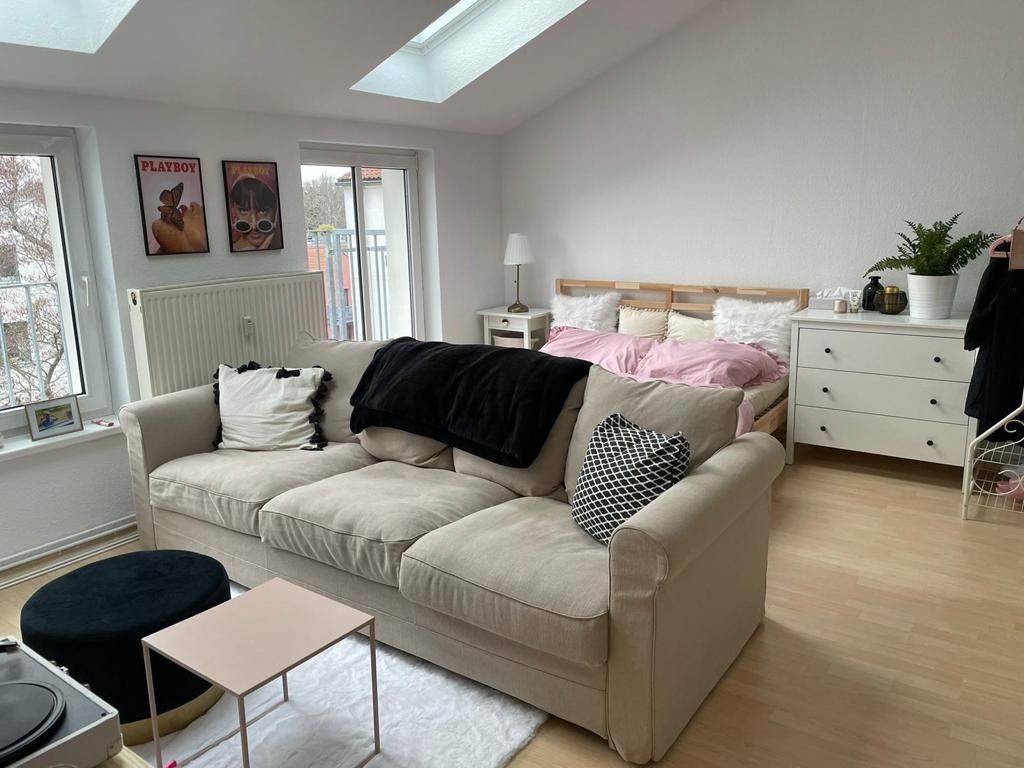 Wohn- und Schlafzimmer