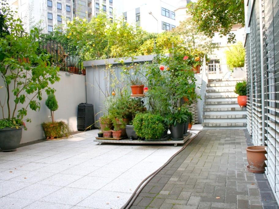 Thumbnail-Köln, mitten drin und trotzdem absolut ruhig großzügige 3 Zimmer, ca. 116 m² mit ca. 39 m² große Terrasse und eigenem PKW-Stellplatz vor der Tür