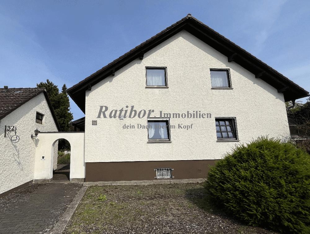 Thumbnail-Sehr gepflegtes 2-Familienhaus mit Einliegerwohnung und 2 Doppelgaragen in begehrter Wohnlage in Roth OT