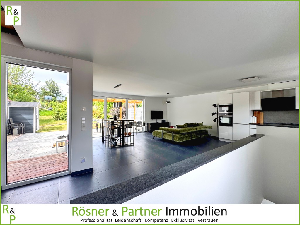 Thumbnail-*Einziehen und Wohlfühlen! Modernes REH - ruhige Lage mit Blick ins Grüne*