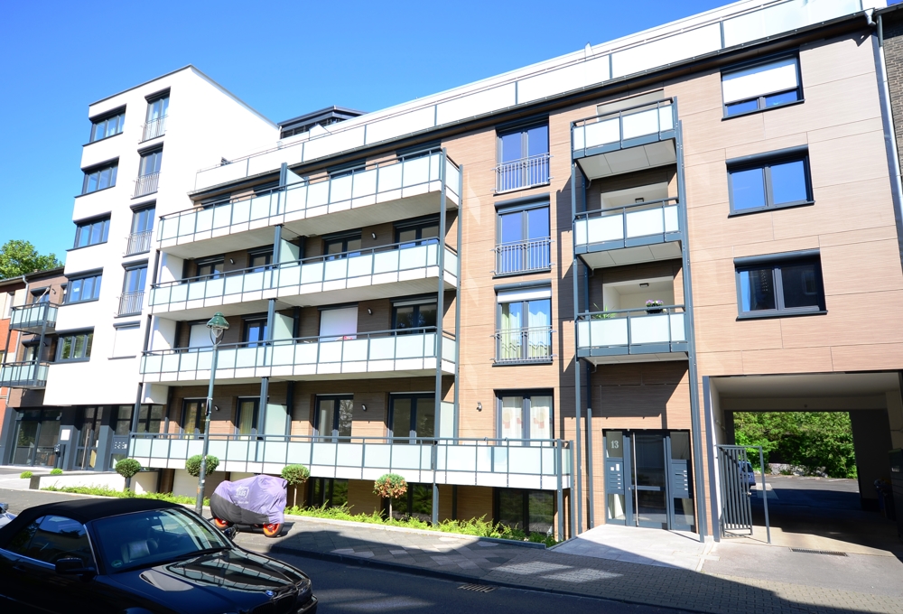 Thumbnail-Moderne und großzügige 5 Zimmer-Wohnung über zwei Etagen mit separatem Eingang und Einbauküche