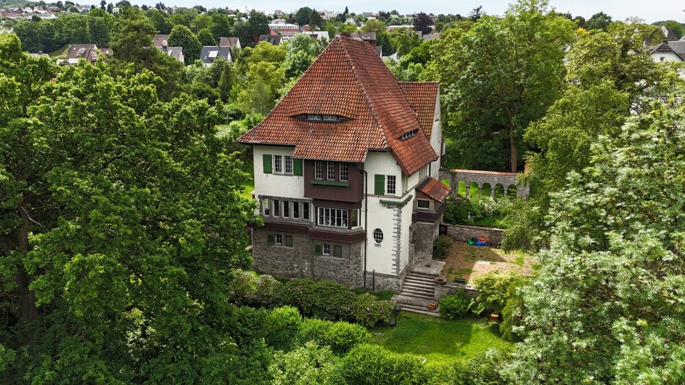 Thumbnail-Denkmalgeschützte Fabrikantenvilla an der Weser – Parkgrundstück mit drei zusätzlichen Bauplätzen