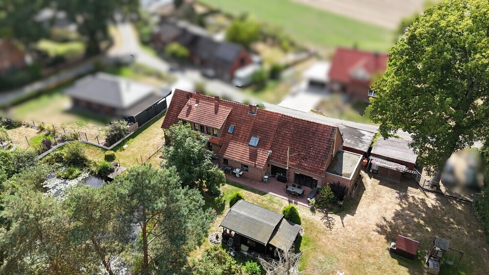 Thumbnail-Ideal für Großfamilien: Ruhiges Mehrgenerationenhaus mit Teich und 3 Einheiten