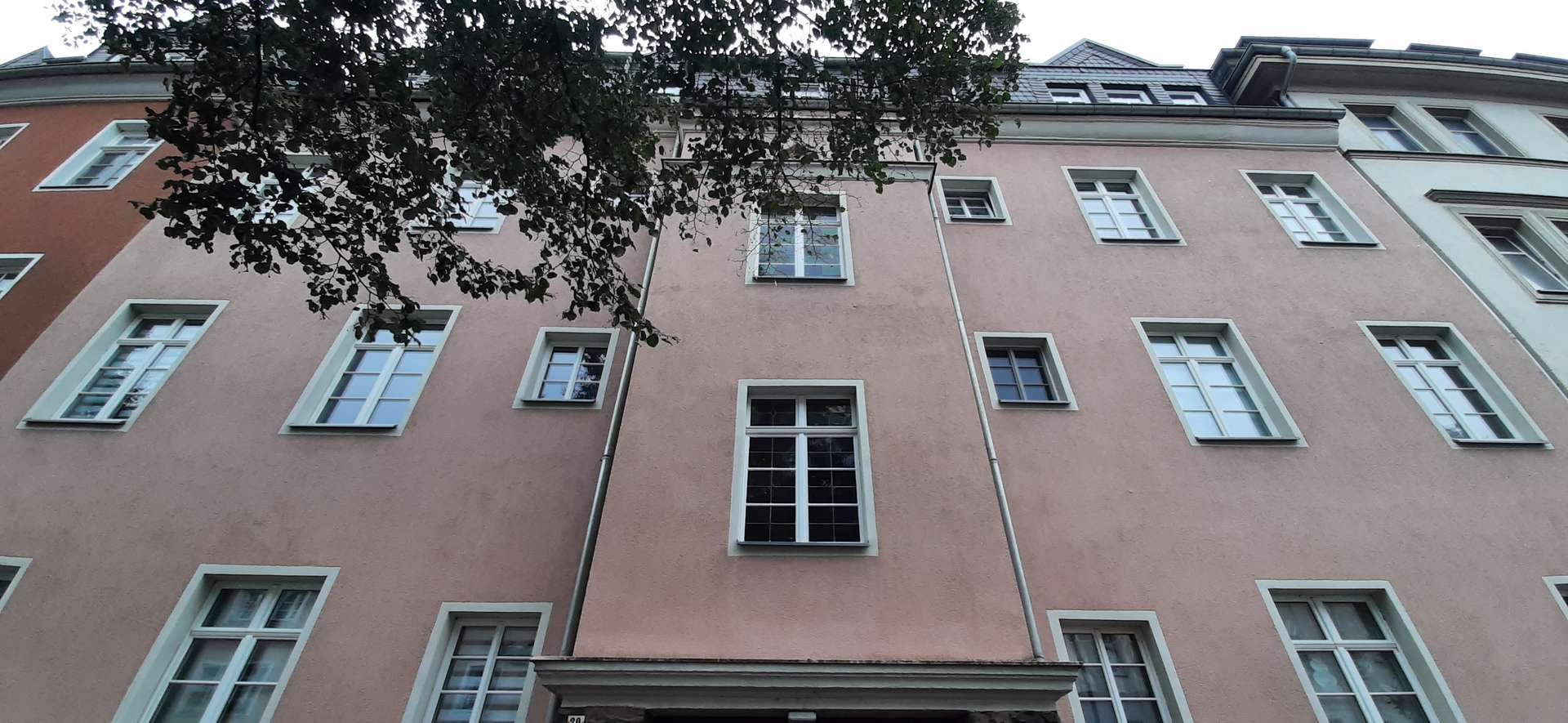 Thumbnail-Gut vermietete Eigentumswohnung in gepflegtem Mehrfamilienhaus in Seitenstraßenlage