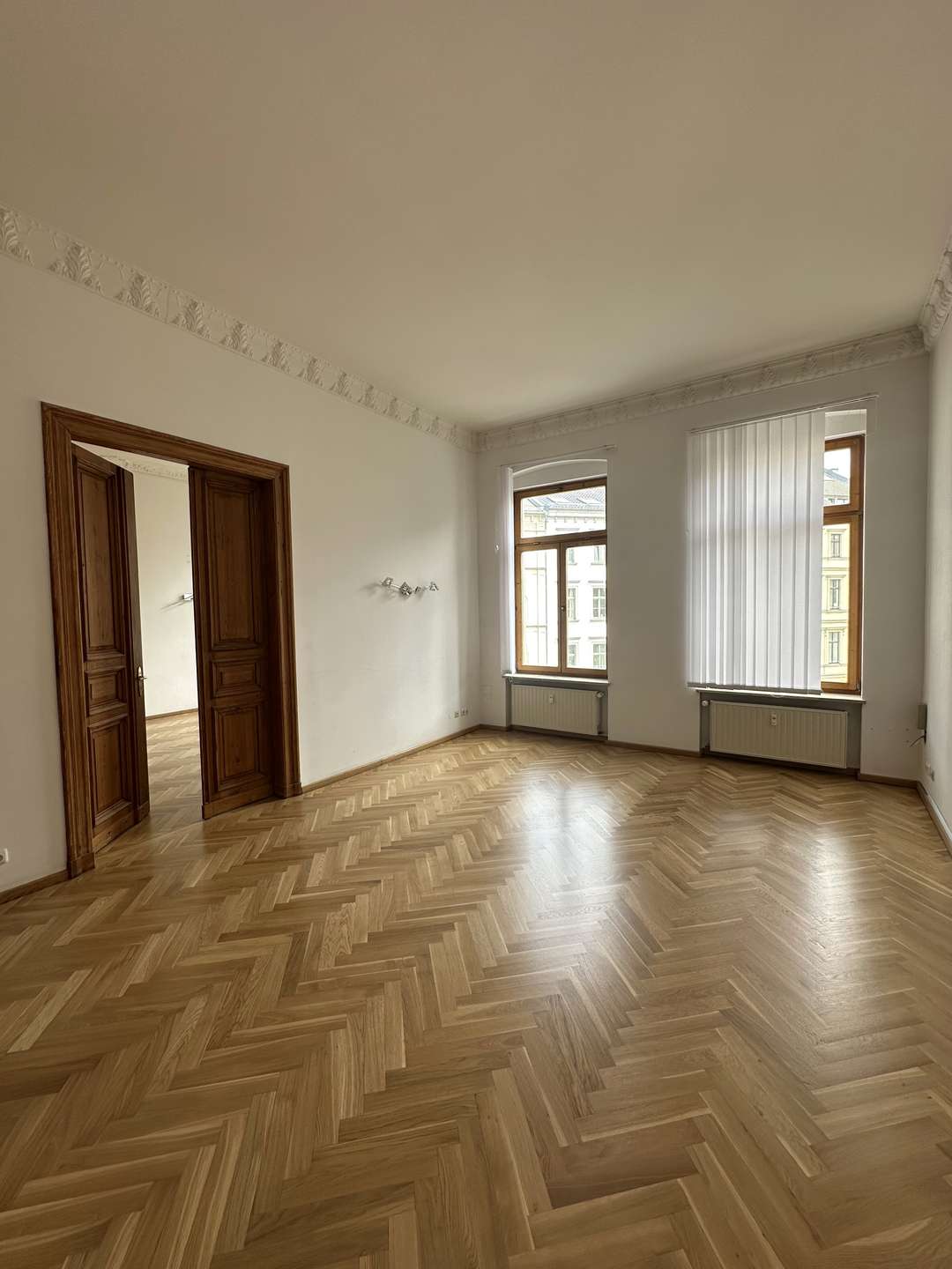 Thumbnail-Büro in wunderschönem Gründerzeithaus mit 5 Räumen, Küche, 2 Toiletten, Aufzug