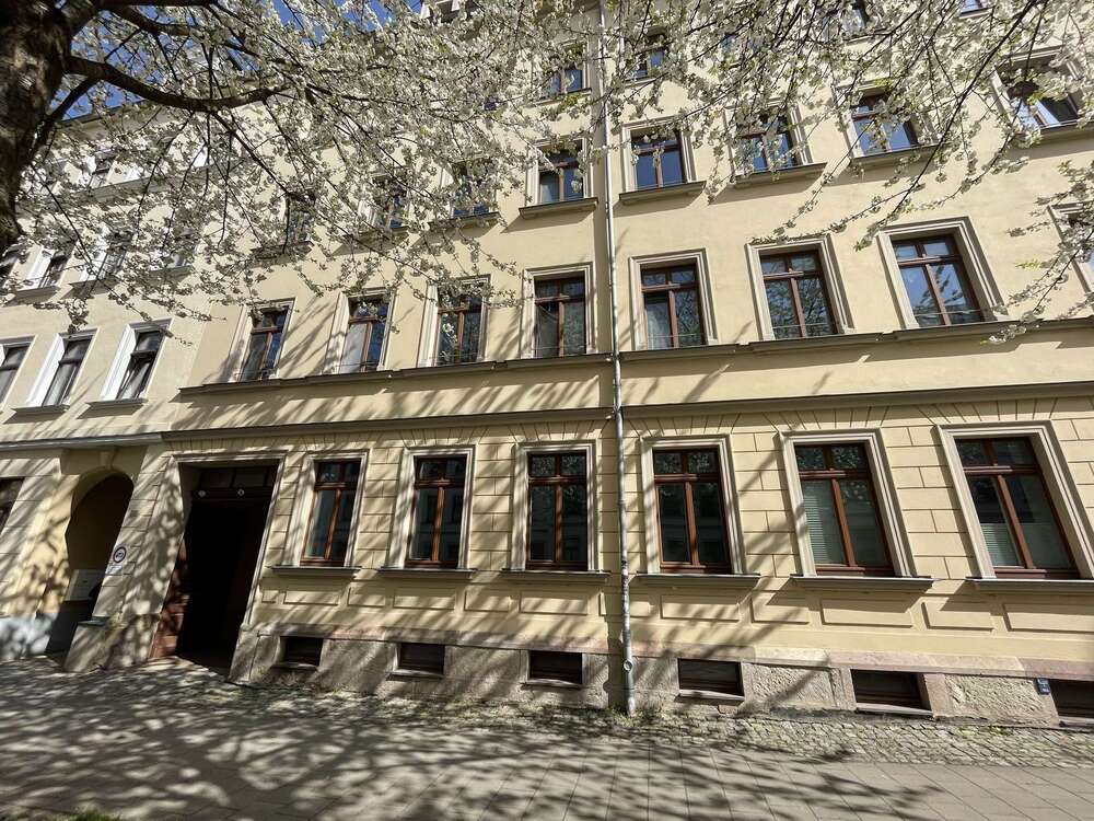 Thumbnail-mit 360° Rundgang! Sanierte 2 Zimmer mit Balkon + großer Küche am Brühl!