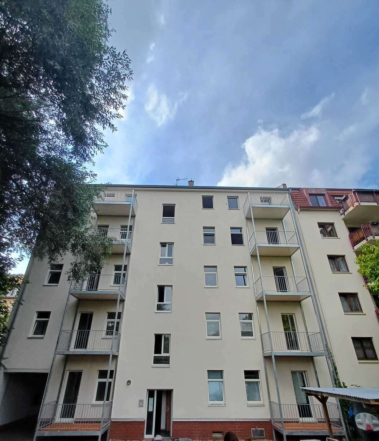 Thumbnail-Denkmal-Wohnungspaket in zentraler Lage, mit Blick ins Grüne und Balkons in Anger-Crottendorf