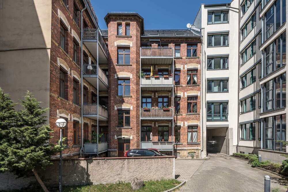 Thumbnail-Großzügiges Wohnen mit Stil – 4-Zimmer-Altbauwohnung mit Südbalkon
