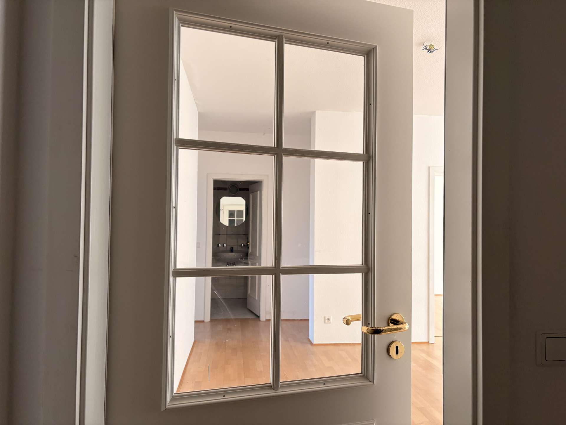 Thumbnail-Mit frisch geöltem Boden + geweißten Wänden! 63m²-Wohnung mit Balkon im Herzen von Chemnitz!