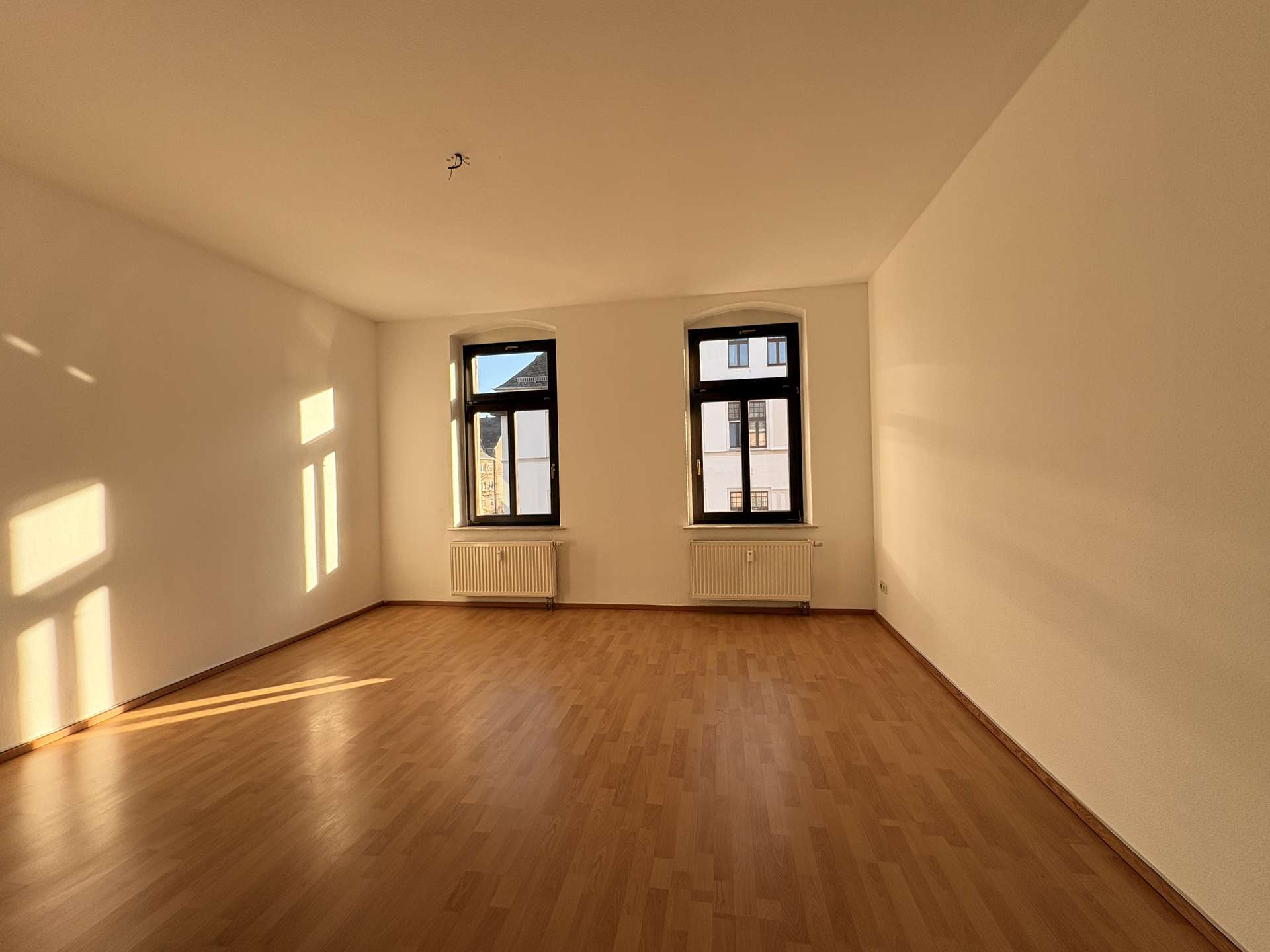 Thumbnail-IHR NEUES ZUHAUSE! Große, helle 2-Raumwohnung mit neuem Bad in Bernsdorf!