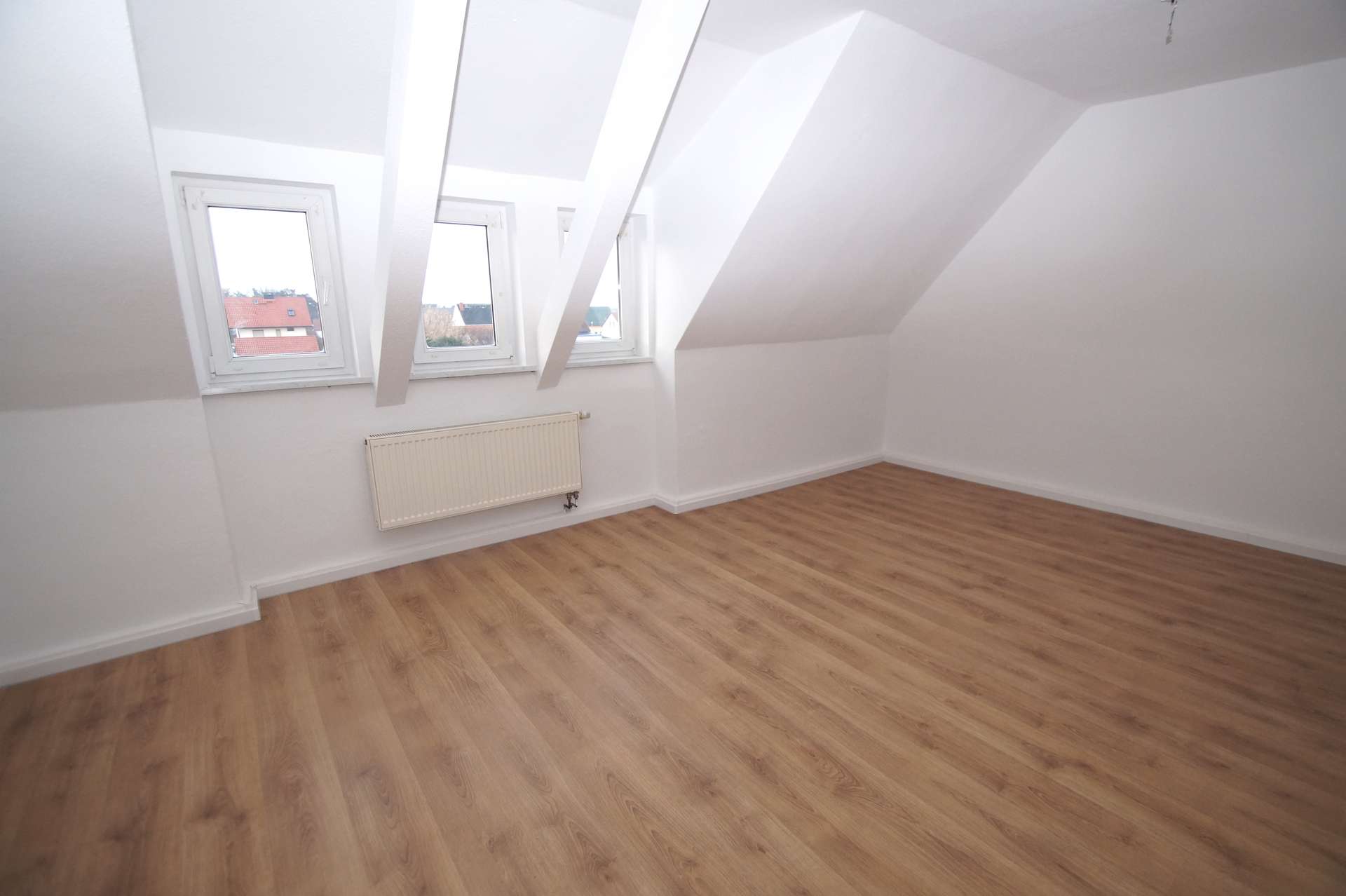 Thumbnail-3-Zimmer-Wohnung im Dachgeschoß mit separater Küche und Dusche, renoviert, ab sofort