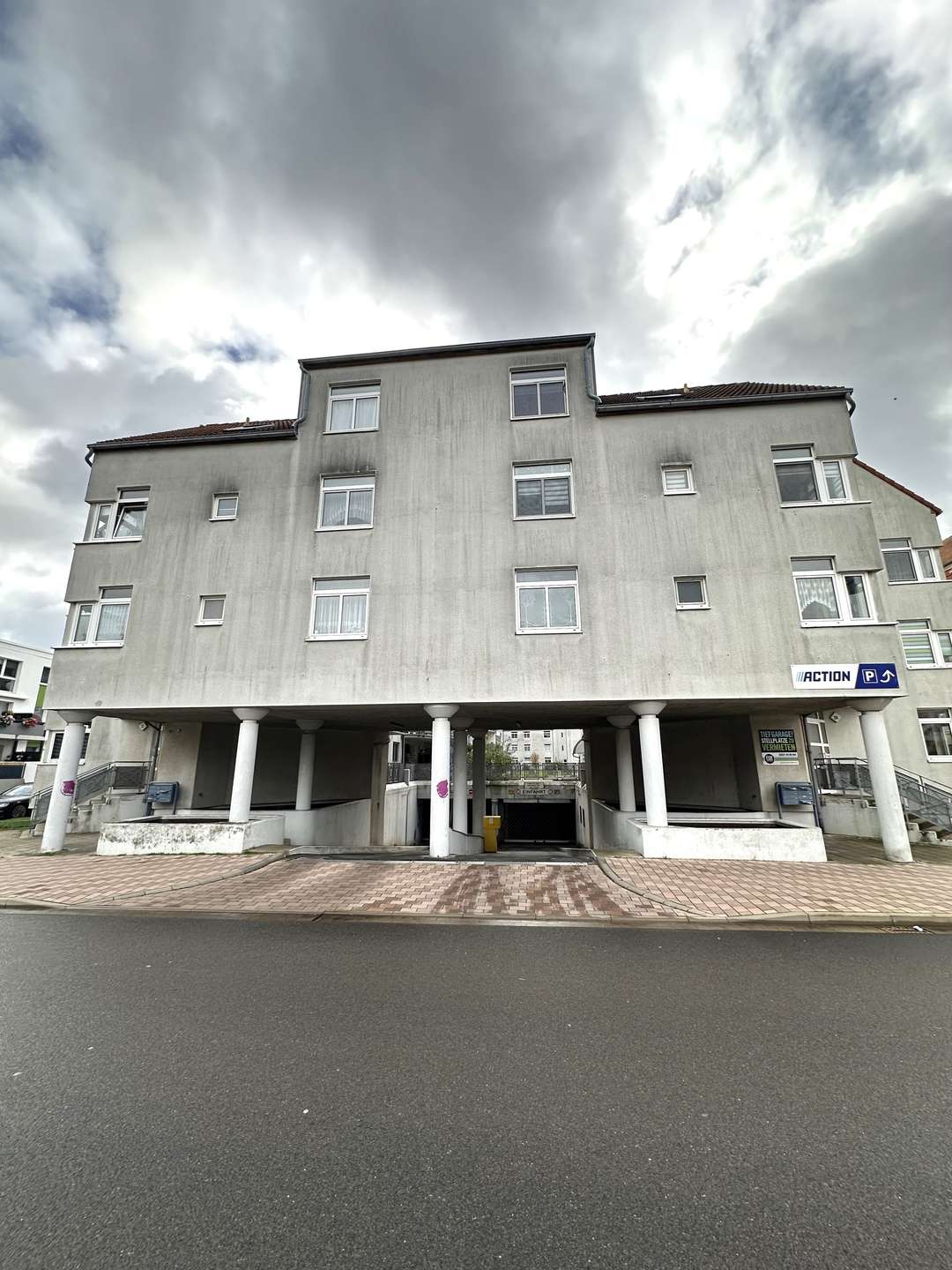 Thumbnail-++Erdgeschosswohnung mit 2 Balkone und Tiefgarage++