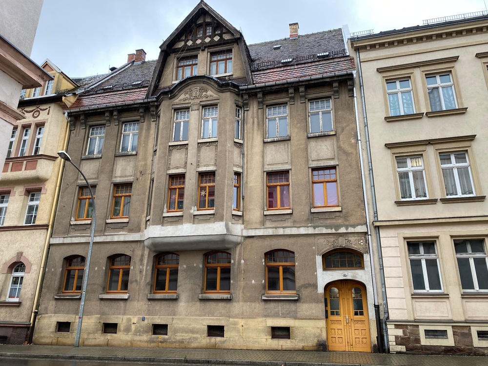 Thumbnail-Mehrfamilienhaus im Jugendstil, zentrale Lage, teilvermietet mit Sanierungs-AfA