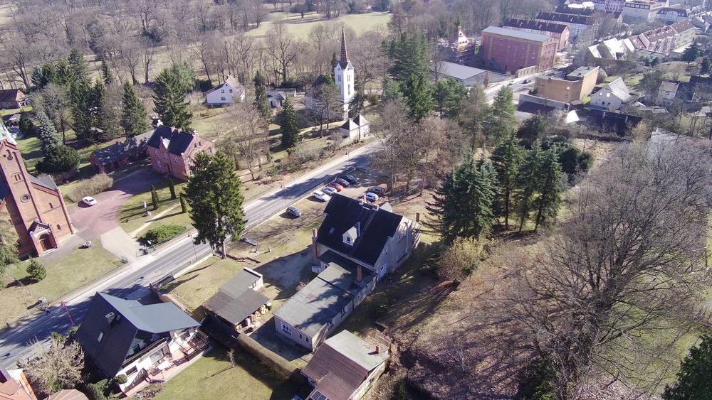 Thumbnail-Alte Villa mit historischem Hintergrund