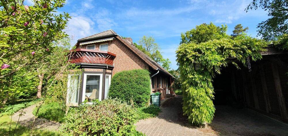 Thumbnail-Großzügig + sehr gepflegt * 1-2 Familienhaus in ruhiger, bevorzugter Lage * 2 Küchen, 2 Bäder, Carport, Terrasse, Balkon, 2 Gartenteiche