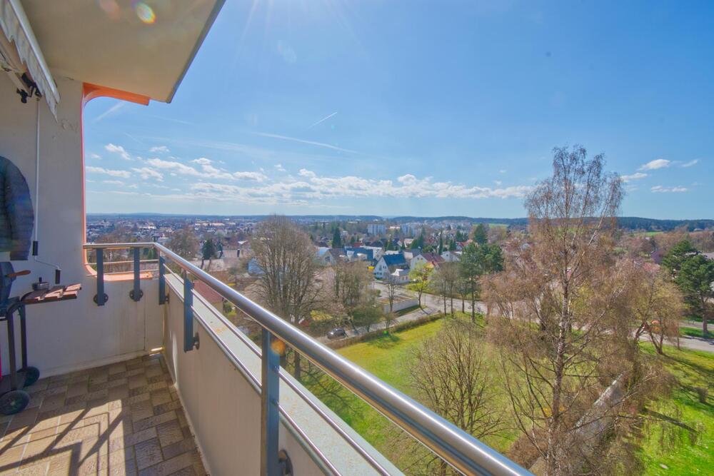 Thumbnail-Helle 3 Zimmerwohnung mit Ausblick, Aufzug und Tiefgaragen-Box
