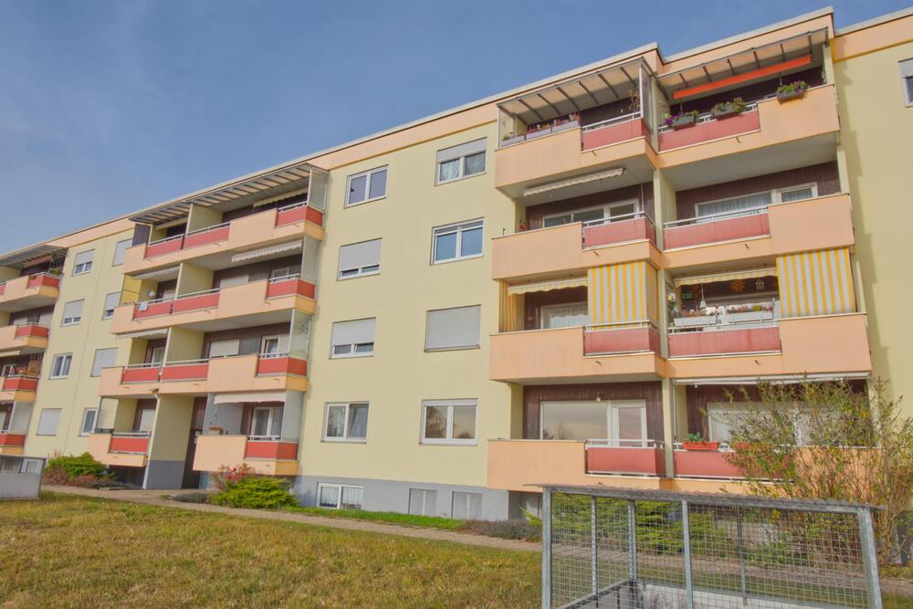 Thumbnail-Charmante Erdgeschosswohnung mit Balkon, TG-Stellplatz und direktem Zugang ins Grüne