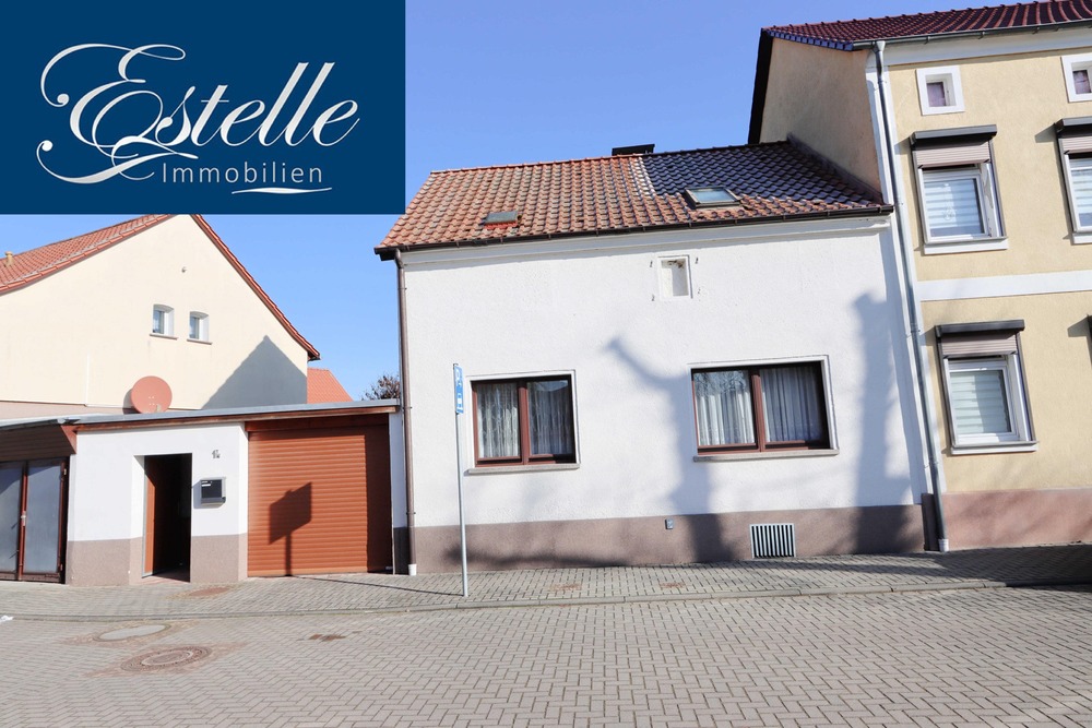 Thumbnail-Haus mit viel Stauraum und kleinem Garten - Garage - Carport