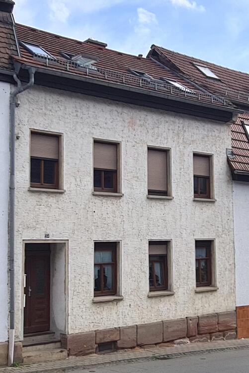 Thumbnail-ruhig gelegenes Dreifamilienhaus mit Garagen , teilw. freiwerdend