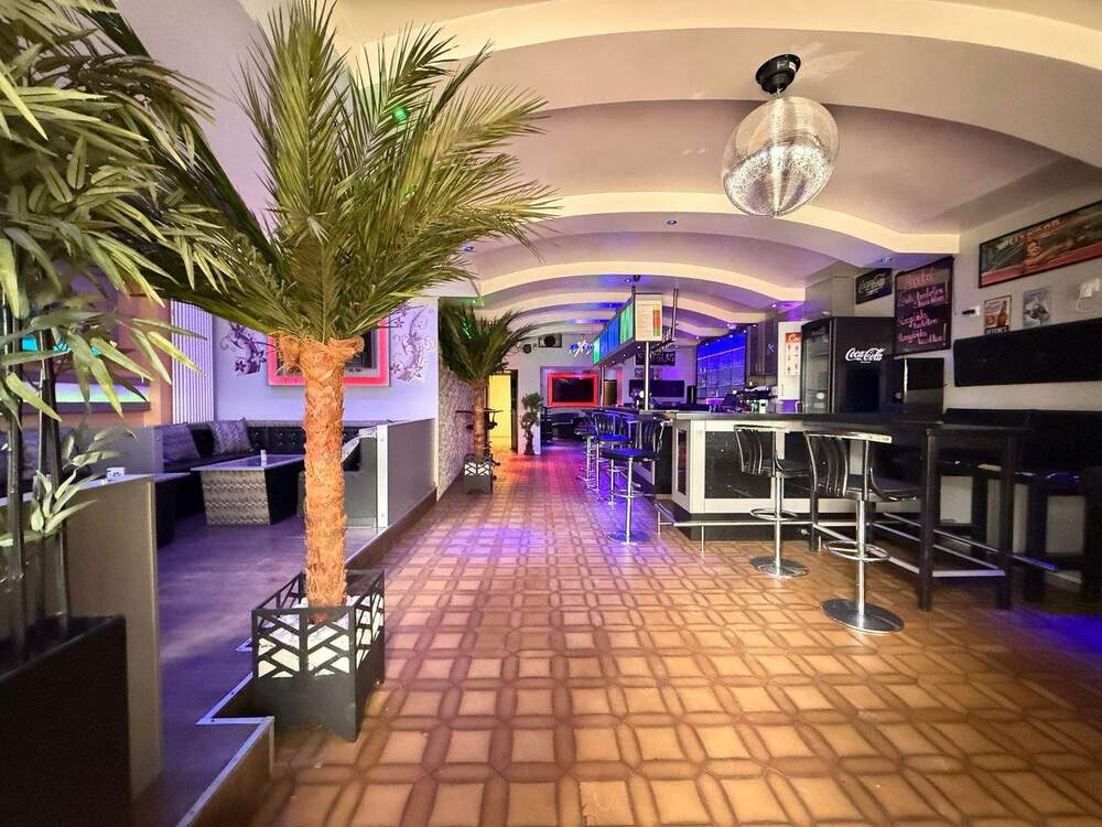 Thumbnail-Voll ausgestattete Gastrofläche in Neunkirchen - Bar, Bistro oder Restaurant - sofort startklar