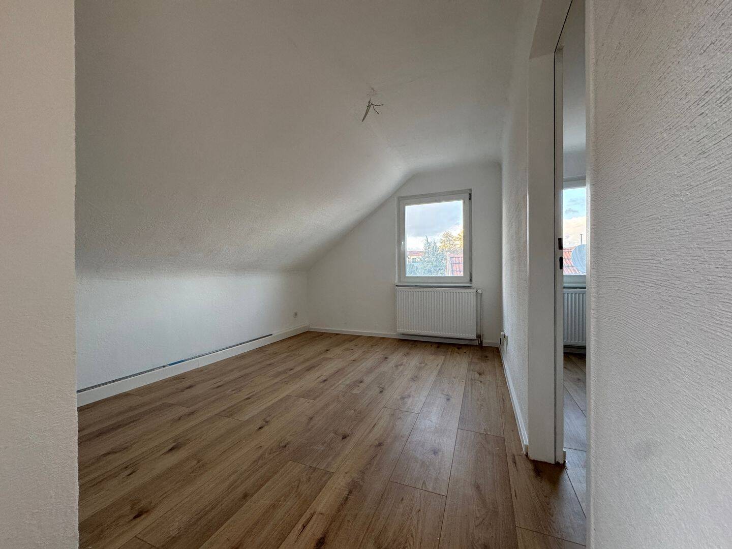 Thumbnail-Sanierte 2-Zimmer-Dachgeschosswohnung mit neuem Bad in Ensheim