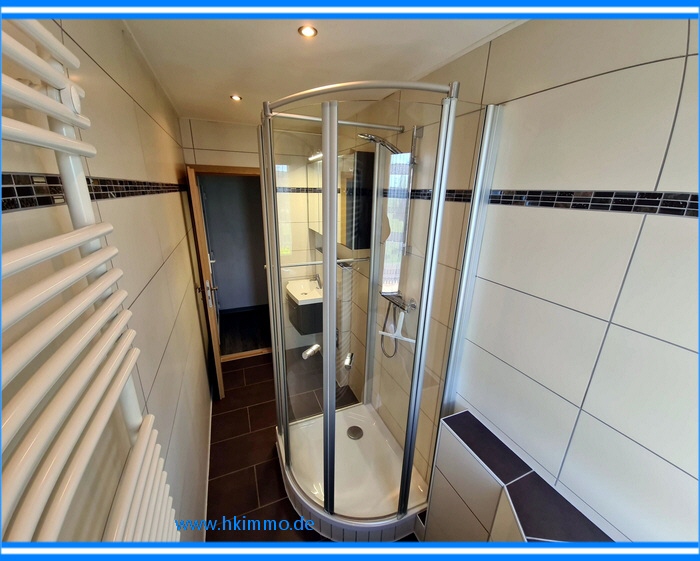 Thumbnail-Eigentumswohnung mit Balkon in Reppichau - 4 Zimmer Küche Bad - mit Einbauküche