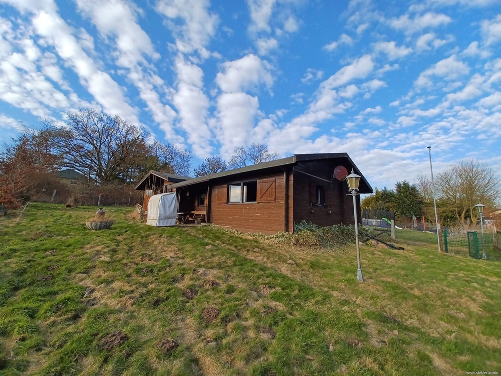 Thumbnail-Zwei Blockhäuser auf großem Grundstück mit traumhaften Ausblick über Felder