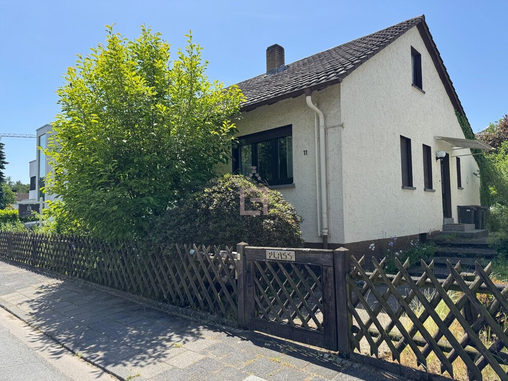 Thumbnail-Start ins Familienglück! Einfamilienhaus mit Entwicklungspotential in bevorzugter Premiumlage!