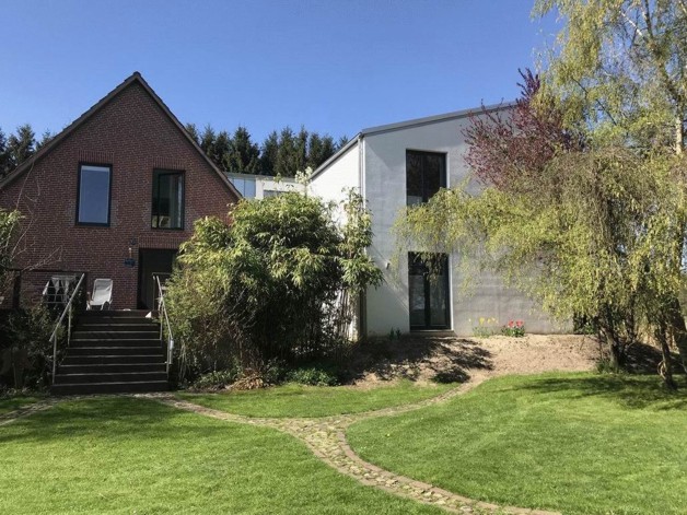 Thumbnail-Großes Familienhaus mit Grundstück