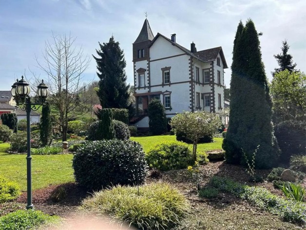 Thumbnail-Kleine Villa mit Einliegerwohnung und prachtvollen Grund