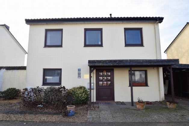 Thumbnail-EFH in ruhiger Wohnstrasse mit unverbaubarem Blick aufs Feld