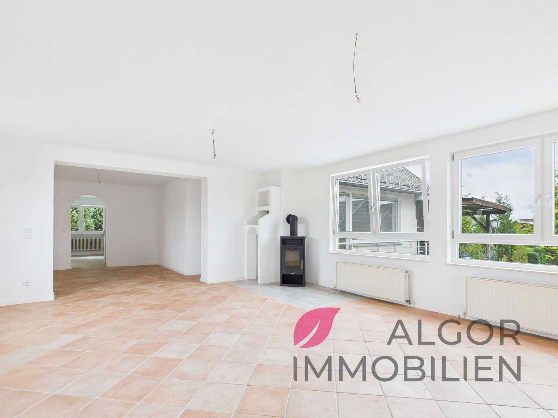 Thumbnail-Mehrparteienhaus mit 4 Wohneinheiten ca. 356 m² WF Renditepotenzial nach Sanierung ,