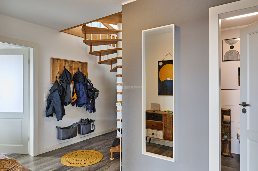 Thumbnail-Wohnen wie im eigenen Haus: Lichtdurchflutete Maisonette mit USP und 180°-Schwerin-Panorama