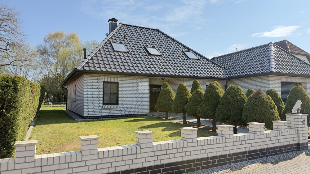 Thumbnail-Gewachsenes Zuhause – Eigenes Haus, eigener Garten, eigener Teich mit Garage + Feuer im Wohnzimmer