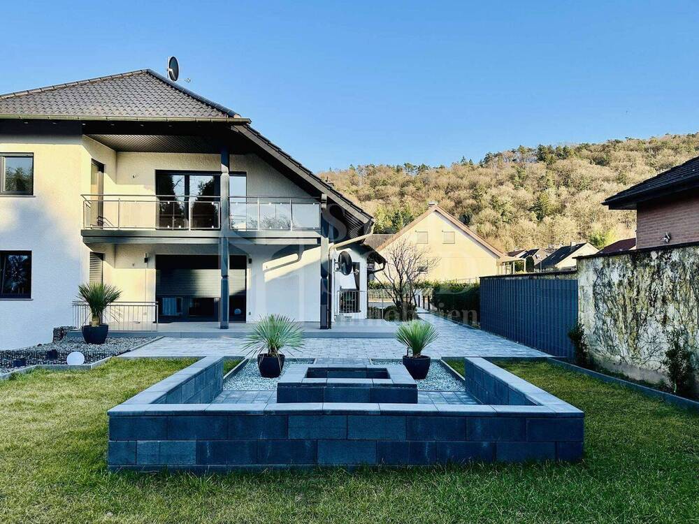 Thumbnail-Luxuriöse Liegenschaft mit 3 Wohneinheiten in Kirkel - mit Stellplätzen, Doppelgarage & Garten